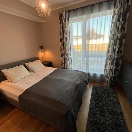 Suburb Stay By Overnight.Ee Apartamento Petrikyula
